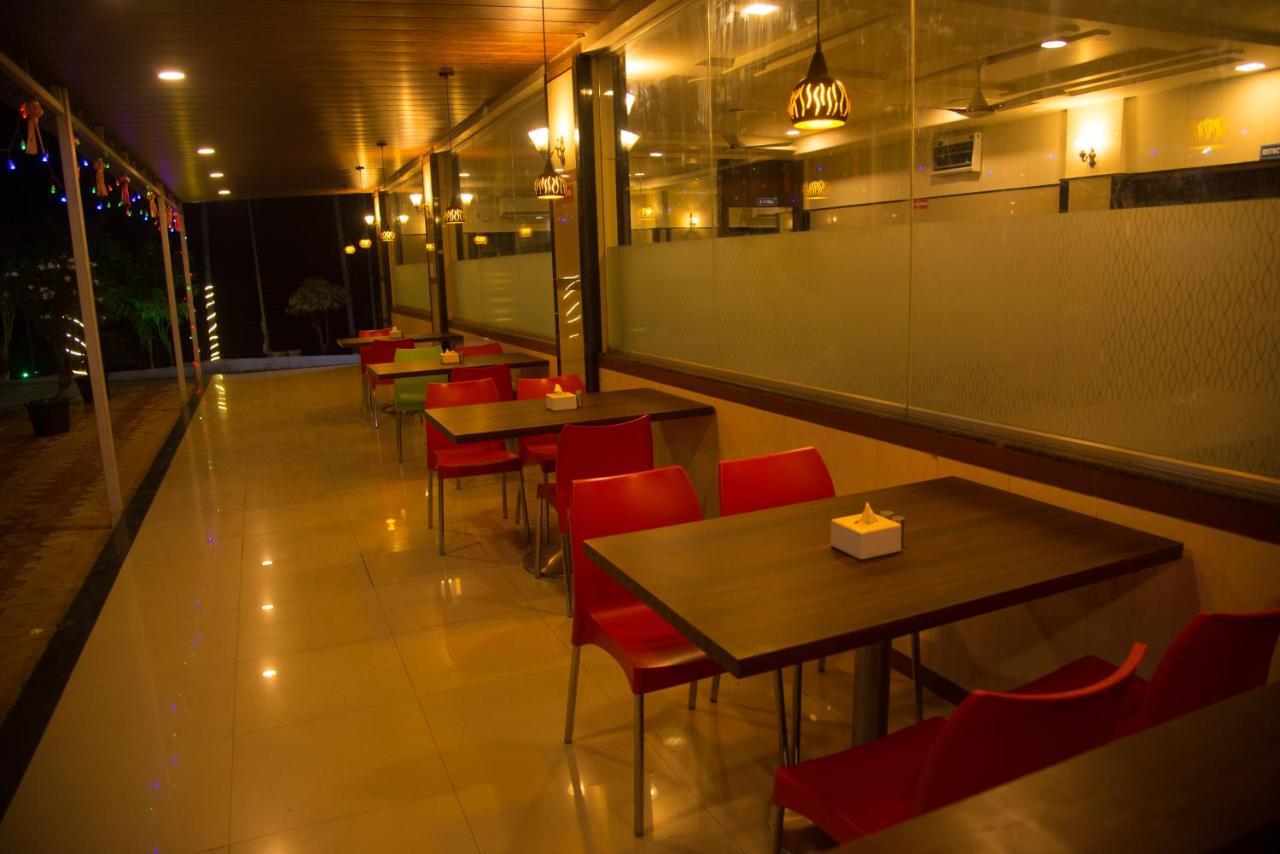 Hotel Rajratna Executive Supe 外观 照片